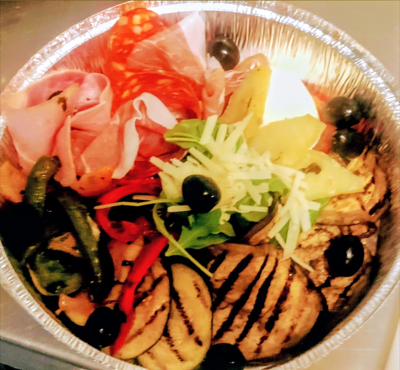 Antipasto-Misto Platte mit italienischen Spezialitäten